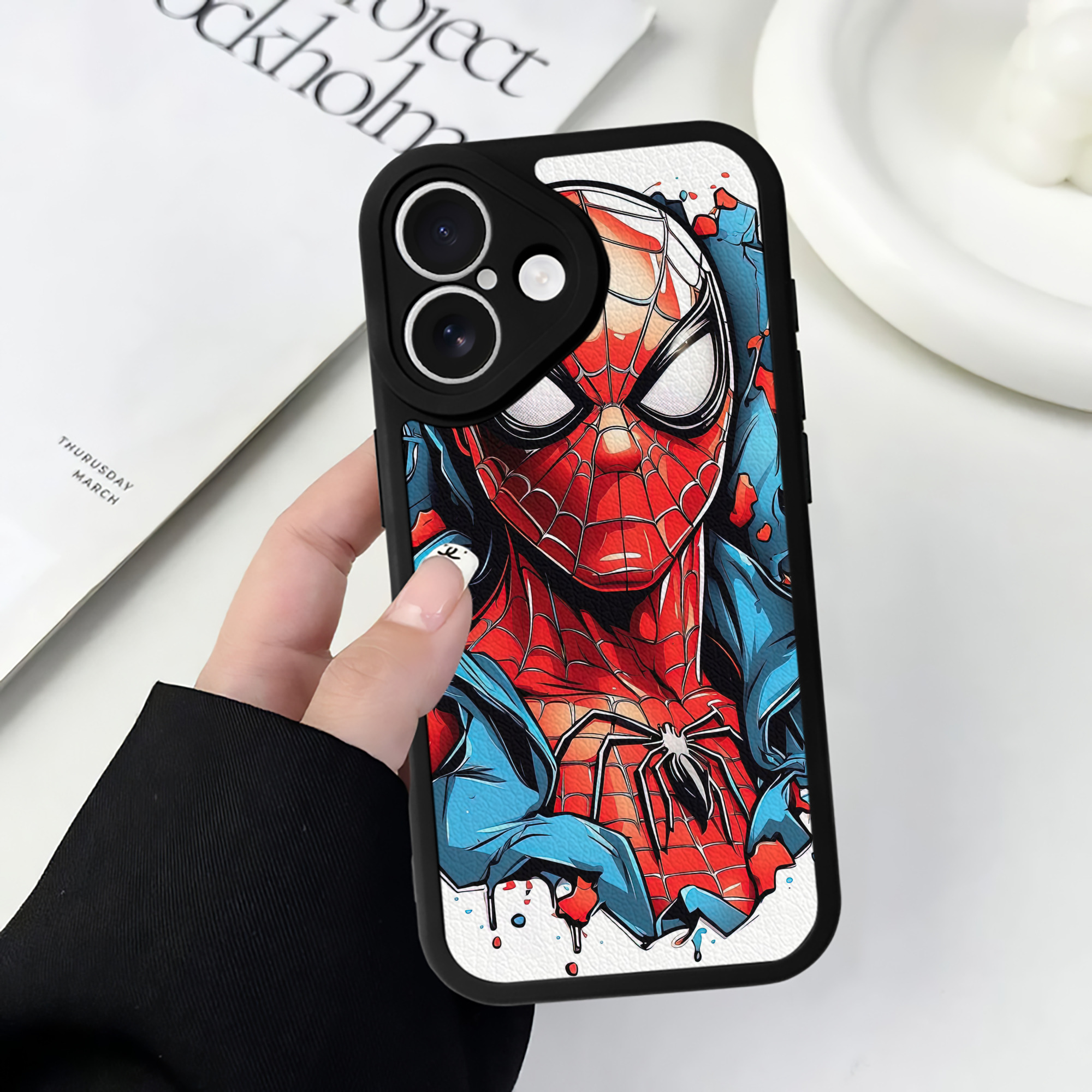 （画像用） Spider Man スパイダーマン 【iPhone 16シリーズ対応】シリコンスマホケース（レザー調） 材質：シリコン